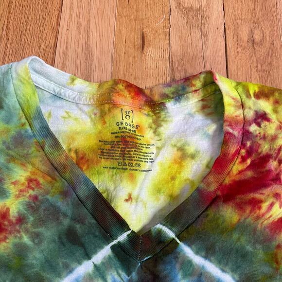 handmade tie dyed unisex tshirt XL pot leaf green gold vneck - Picture 7 of 8